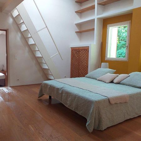 Maison Au Coeur De Fontaine De Vaucluse, Nichee Sur Le Rocher Et Surplombant La Sorgue Zewnętrze zdjęcie
