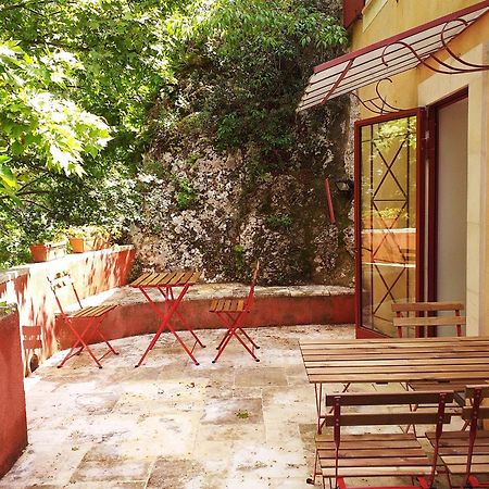 Maison Au Coeur De Fontaine De Vaucluse, Nichee Sur Le Rocher Et Surplombant La Sorgue Zewnętrze zdjęcie