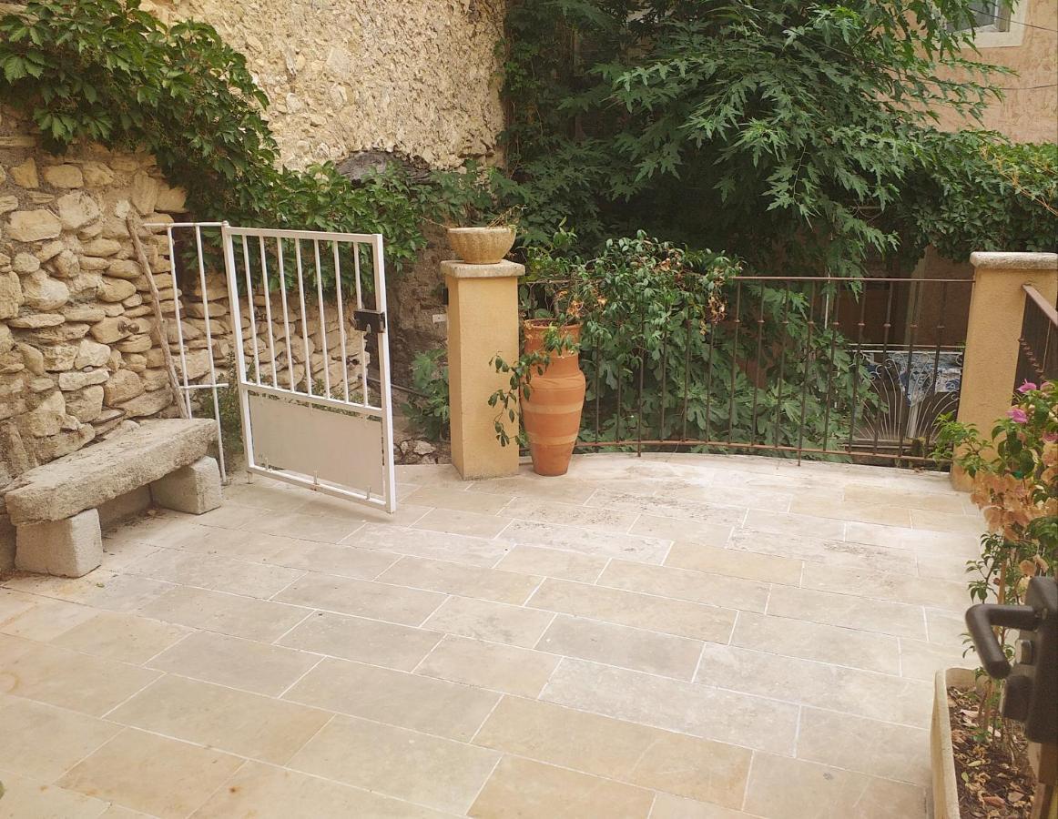Maison Au Coeur De Fontaine De Vaucluse, Nichee Sur Le Rocher Et Surplombant La Sorgue Zewnętrze zdjęcie