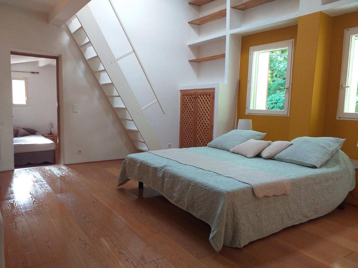 Maison Au Coeur De Fontaine De Vaucluse, Nichee Sur Le Rocher Et Surplombant La Sorgue Zewnętrze zdjęcie