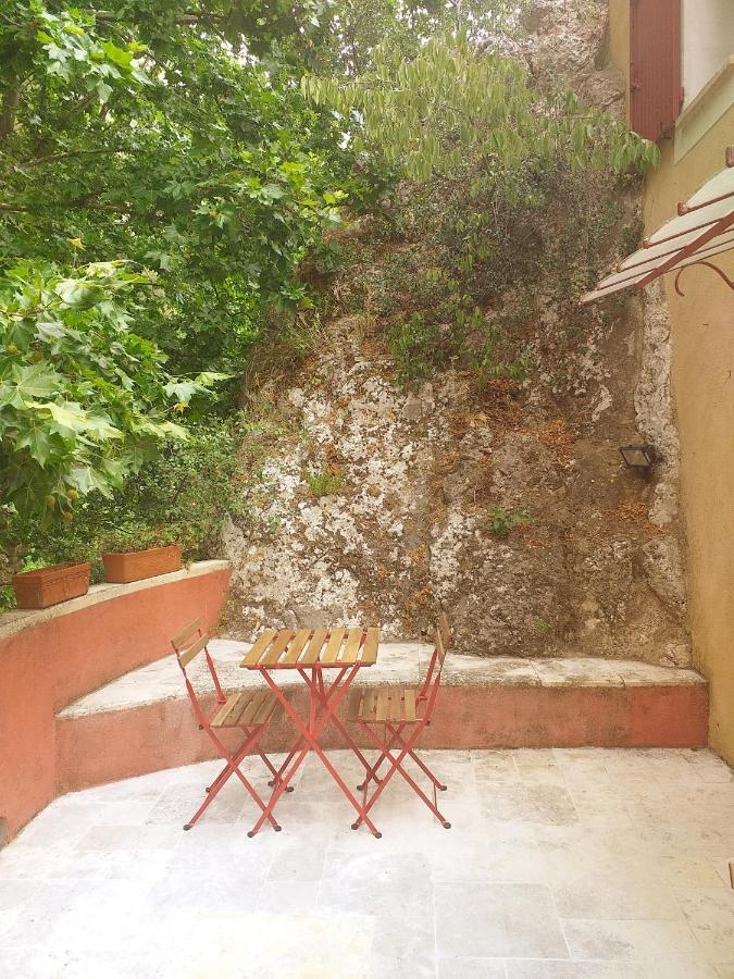 Maison Au Coeur De Fontaine De Vaucluse, Nichee Sur Le Rocher Et Surplombant La Sorgue Zewnętrze zdjęcie