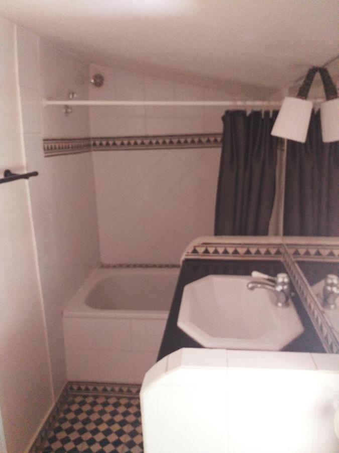 Maison Au Coeur De Fontaine De Vaucluse, Nichee Sur Le Rocher Et Surplombant La Sorgue Zewnętrze zdjęcie